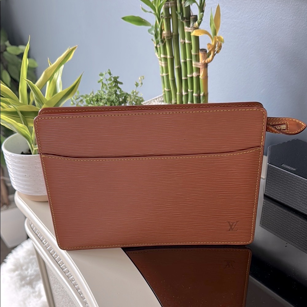 Louis Vuitton Epi Clutch